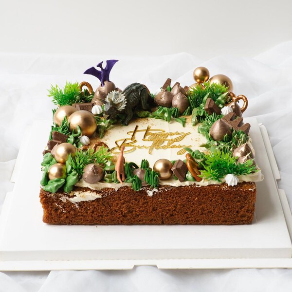 Dinosaur Kingdom | Jurassic Park Cake