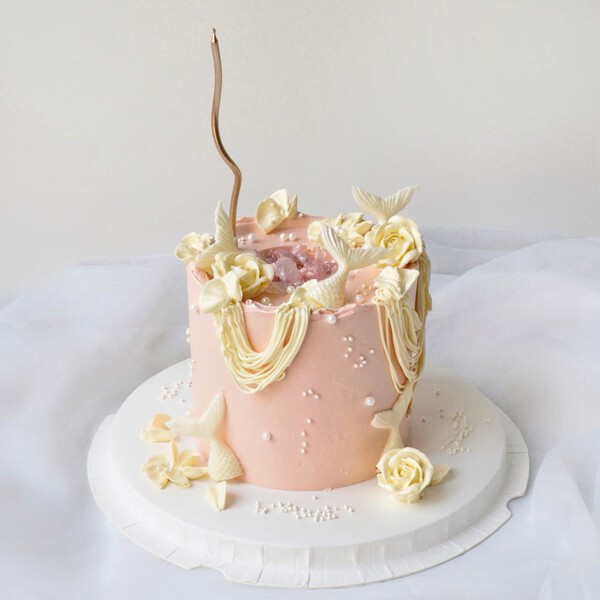 Coraline Cake | Pink Buttercream Piping