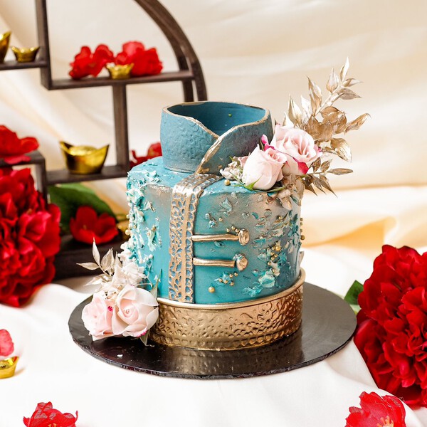 Lunar Elegance Cake | Vintage Cheongsam Cake