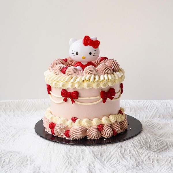 Hello Kitty | Sanrio Vintage Buttercream cake