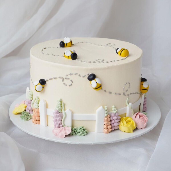 Busy Bee Cake