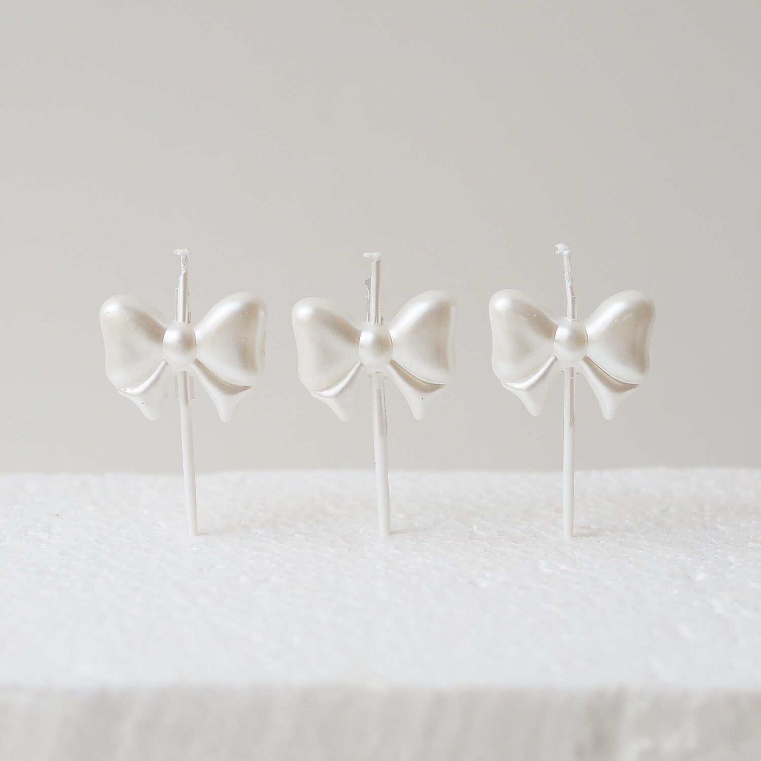 Pearl Bow Candle