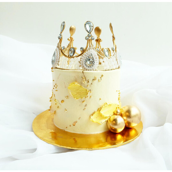 Classic Crown Cake